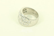 Damenring, besetzt mit 23 nat. Diamanten im Brillantschliff von zus. ca. 0,80ct. wess/vsi