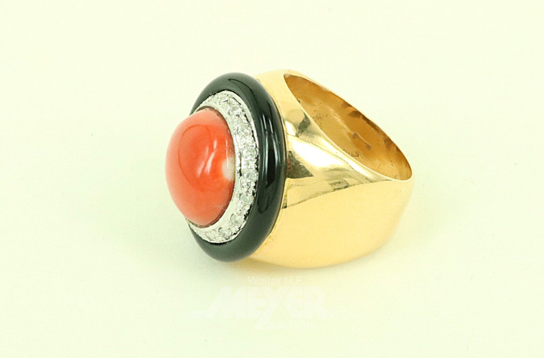 Damenring, besetzt mit Koralle und Onyx sowie 18 nat. Diamanten von zus. ca. 0,20ct.