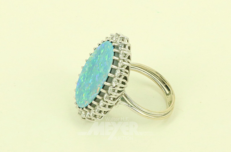 Damenring, besetzt mit 1 Opaldoublette sowie 26 nat. Diamanten im Brillantschliff von zus.ca. 1,04ct. tw-w/vsi-si