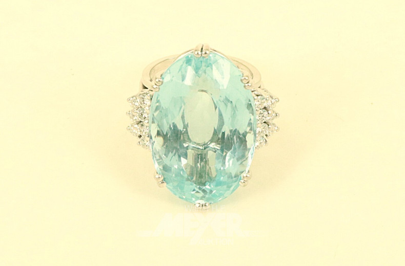 Damenring, besetzt mit 1 feinen, himmelblauen Aquamarin von ca. 32,5ct.