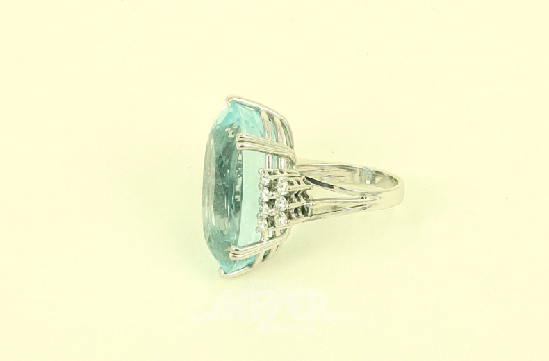 Damenring, besetzt mit 1 feinen, himmelblauen Aquamarin von ca. 32,5ct.