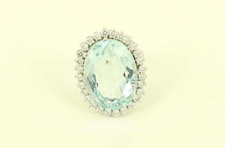 Damenring, besetzt mit 1 hellen, himmelblauen Aquamarin von ca 18,5ct.