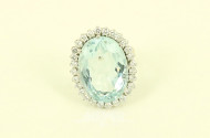 Damenring, besetzt mit 1 hellen, himmelblauen Aquamarin von ca 18,5ct.