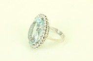 Damenring, besetzt mit 1 hellen, himmelblauen Aquamarin von ca 18,5ct.