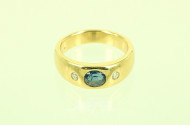 Ring mit Safir u. 2 kl. Brillanten