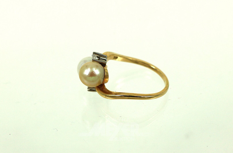Ring mit 2 Perlen u. 2 kl. Brillanten