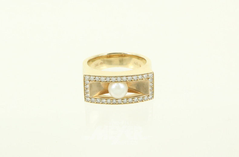 Damenring mit 1 Zuchtperle und kl. Diamanten besetzt von zus. ca. 035 ct.