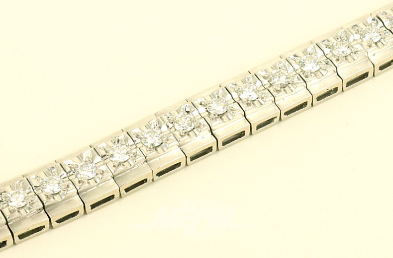 Armband in Allianzform, besetzt mit 32 nat. Diamanten im Brillantschliff von zus. ca. 3,50ct. wess/vsi