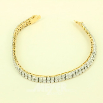 doppelreihiges Tennisarmband, besetzt mit 120 nat. Diamanten im Brillantschliff von zus. ca. 7,00ct tw-w/vsi-si