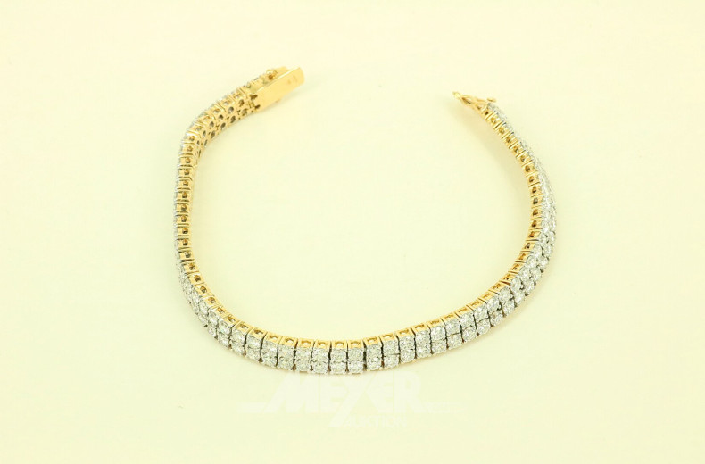 doppelreihiges Tennisarmband, besetzt mit 120 nat. Diamanten im Brillantschliff von zus. ca. 7,00ct tw-w/vsi-si