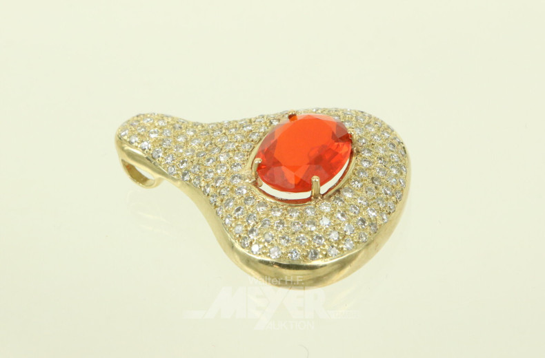 Kettenanhänger vollausgefaßt mit einem orangefarbenem Farbstein, vermutl. Feueropal, und kl. Brillanten