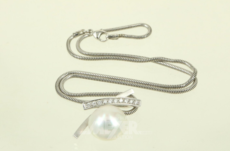 kurze Kette u. 1 Anhänger, mit Perle u. 10 kl. Brillanten