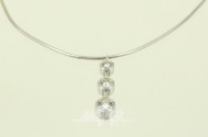 Collier mit 3 Brillanten