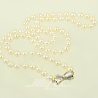 Perlenkette mit Verschluss in 585 GG, mit 1 kl. Brillant