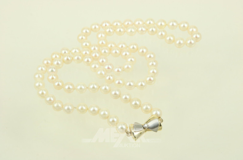 Perlenkette mit Verschluss in 585 GG, mit 1 kl. Brillant