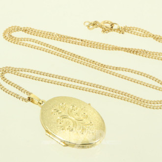 Kette mit Medaillon