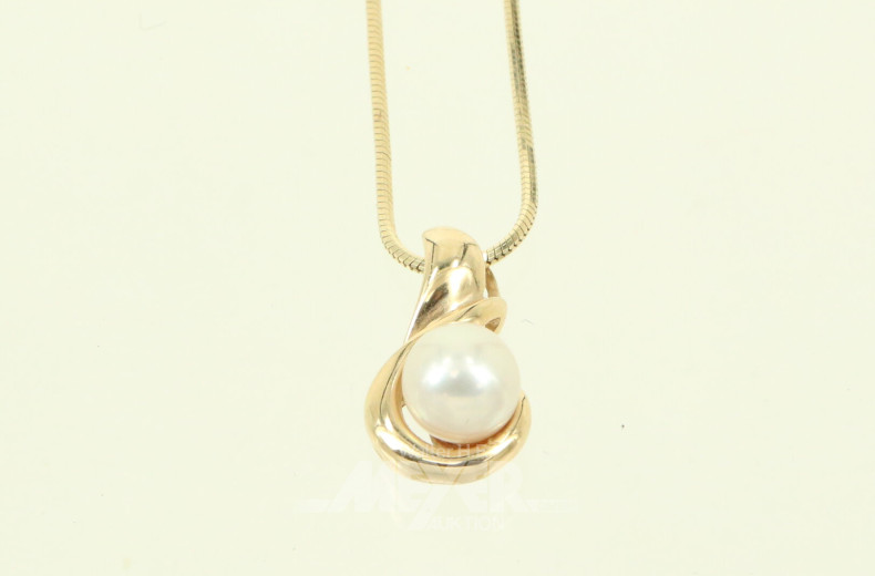 Schlangenkette und Anhänger mit Perle