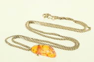 Gliederkette mit Bernsteinanhänger