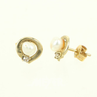 Paar Ohrstecker, jew. mit Perle u. 1 kl. Brillant