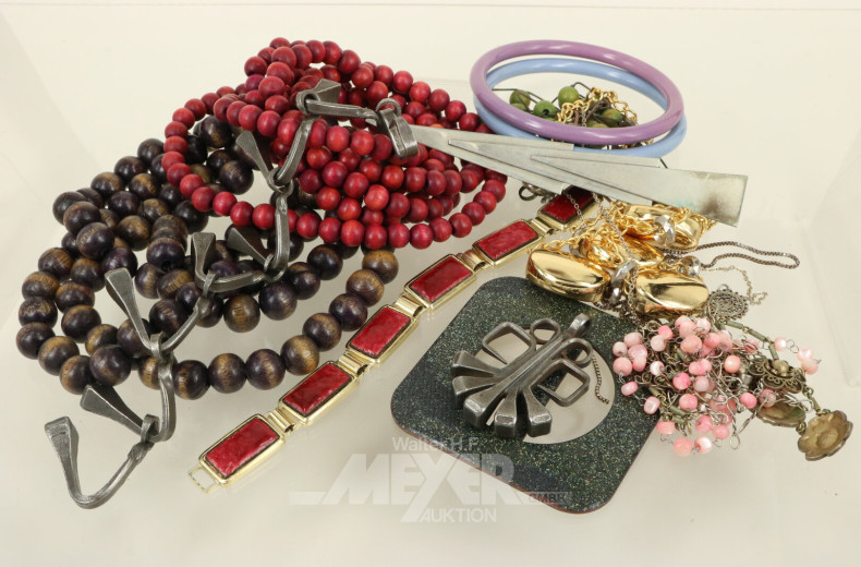 Konvolut Modeschmuck, best. aus Ringe, Armreifen, Ketten, Broschen etc.