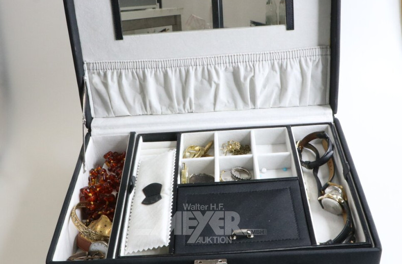 Konvolut Modeschmuck im schwarzen Schmuckkoffer
