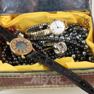 Konvolut Modeschmuck in Blechschatulle