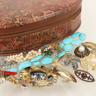 Konvolut Modeschmuck im gr. Etui