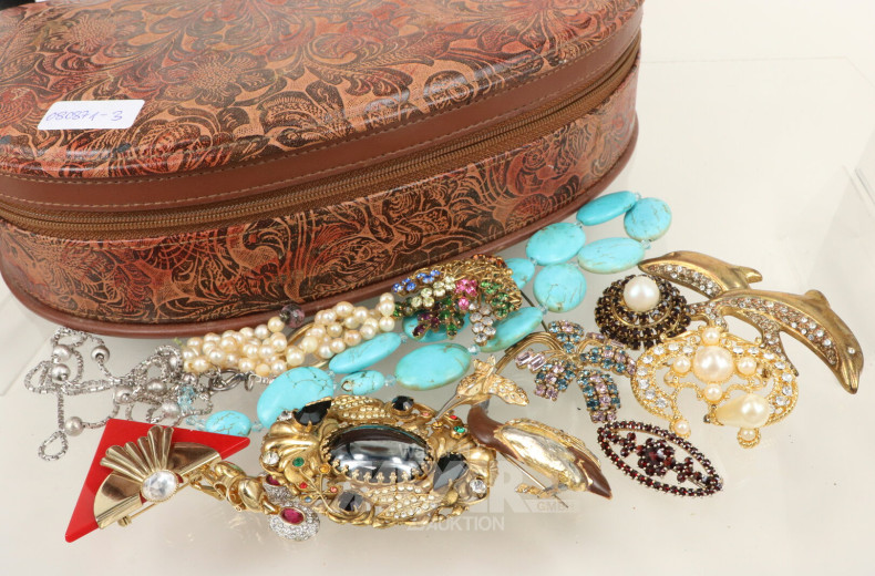 Konvolut Modeschmuck im gr. Etui