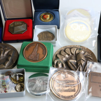 Konvolut Plaketten, Medaillen, Auszeichnungen u. sonstige Gedenkprägungen