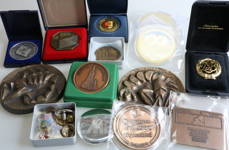 Konvolut Plaketten, Medaillen, Auszeichnungen u. sonstige Gedenkprägungen