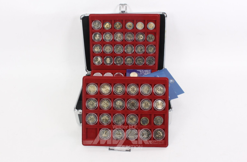 Konvolut 2-Euro-Sonderprägungen im kl. Alukoffer, u.a. Luxemburg, Malta u. Monaco