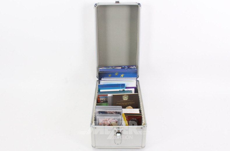 Konvolut Euro-Münzsätze, Euro-Sonderprägungen u. amerikanische Gedenkausgaben im Alukoffer