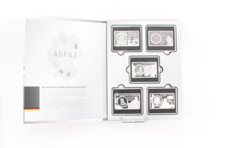 2 Hardcover-Alben 'Die offiziellen 20-Euro-Silber-Gedenkmünzen' 2016 und 2017