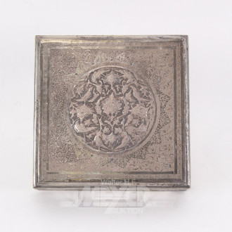 Silberdose, reichlich floral u. figural verziert