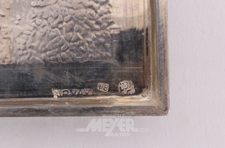 Silberdose, reichlich floral u. figural verziert