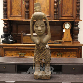 Holzfigur, Afrikanische Stammeskunst "Wasserträgerin"