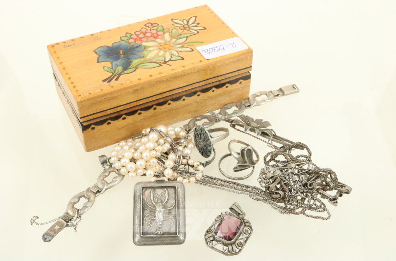 Konvolut Silberschmuck, best. aus Ketten, Ringe, Armbänder etc., 800er bis 925er Silber