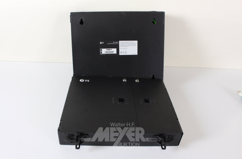 2 Wandgehäuse / Adapter-Panels