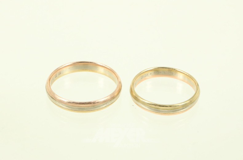 Paar Trauringe, tricolor