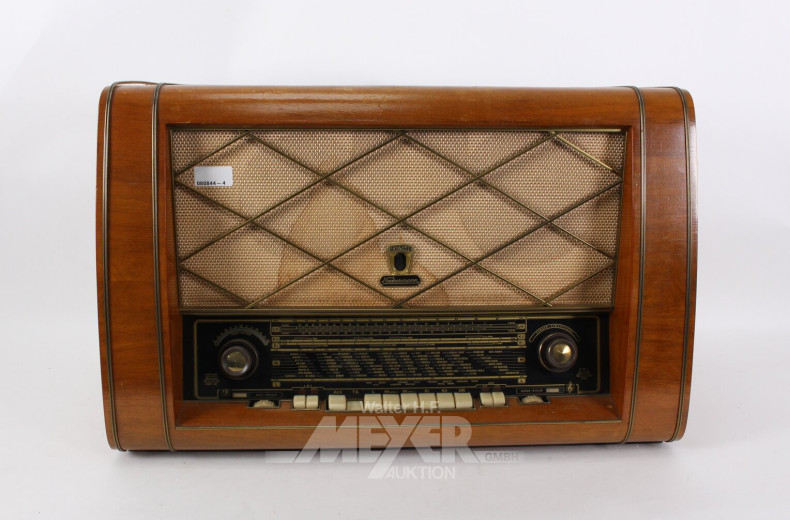 altes Radio im Holzgehäuse