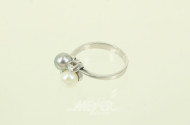 Ring mit 2 Perlen u. 2 kl. Brillanten