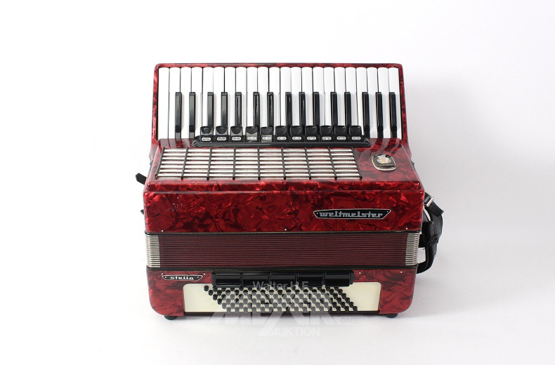 Akkordeon mit 96 Bassknöpfen