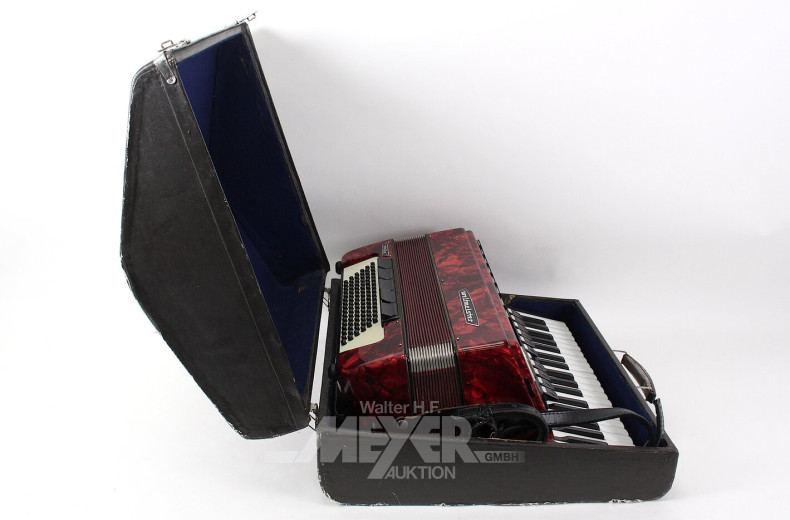 Akkordeon mit 96 Bassknöpfen