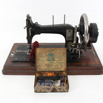 antike Koffernähmaschine