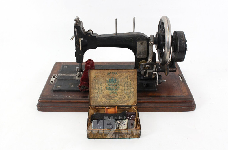 antike Koffernähmaschine