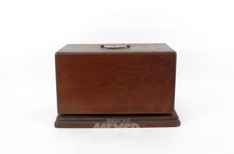 antike Koffernähmaschine