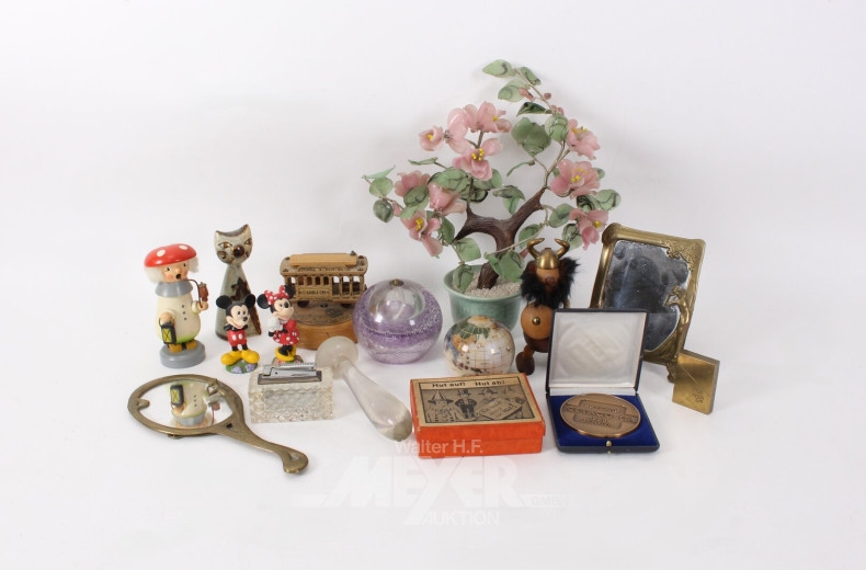 Posten Tischdekorationen: Räuchermännchen, Spieluhr, Tischfeuerzeug, Handspiegel etc.