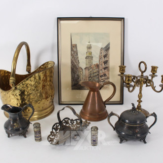 Posten Hausrat: Tischkerzenleuchter, Kohlekübel, Rahmset,  Salz und Pfefferstreuer