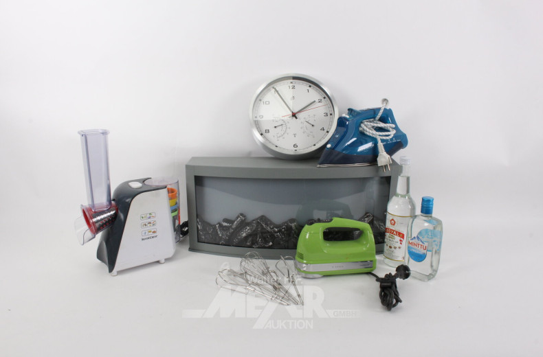 Konvolut Hausrat: Handmixer KITCHEN AID, Bügeleisen, Gemüseraspel, Wanduhr, Dekofeuer etc.
