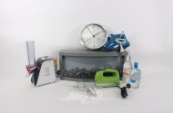 Konvolut Hausrat: Handmixer KITCHEN AID, Bügeleisen, Gemüseraspel, Wanduhr, Dekofeuer etc.